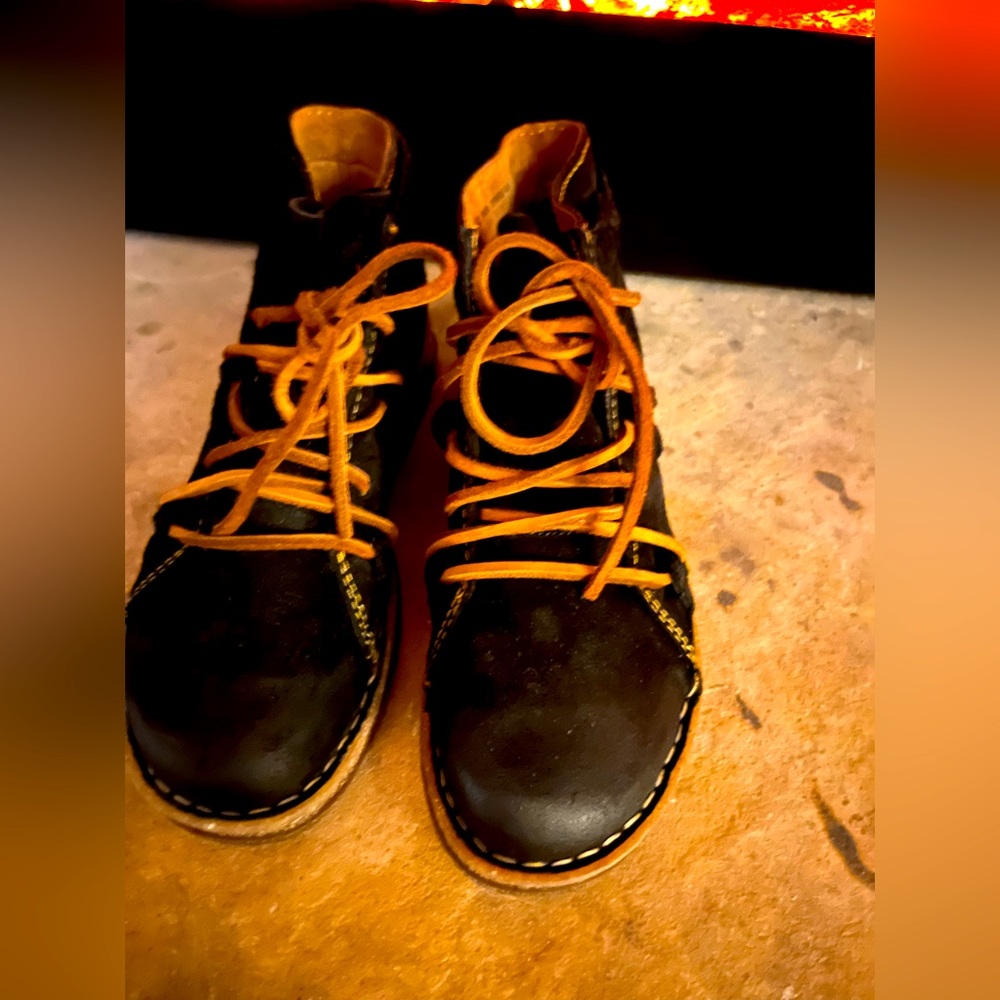 Born black booties